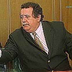 Dimas Fabiano Toledo está no olho do furacão. De posse de mais um absurdosalva-guardas chamado habeas corpus, segurou a pressão e não deu um pio. Sempre mais do mesmo em espetáculos 